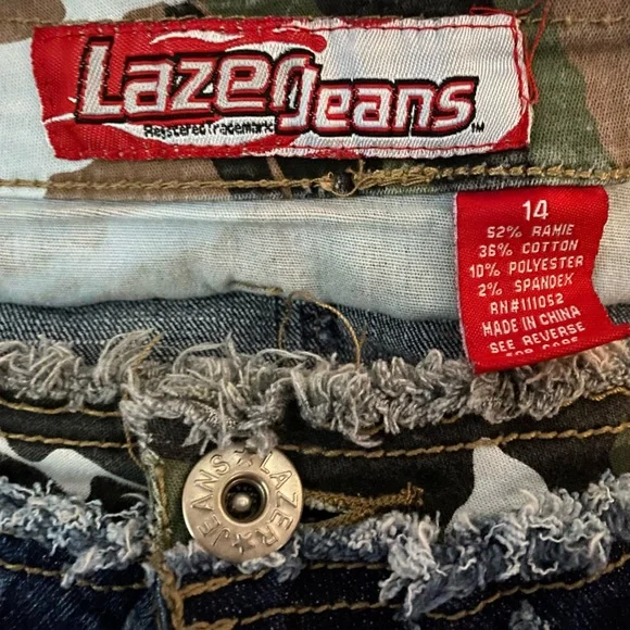 TRUE Y2K Distressed Mini Skirt With Camo Inner Lining Size 14 - Picture 2 of 3